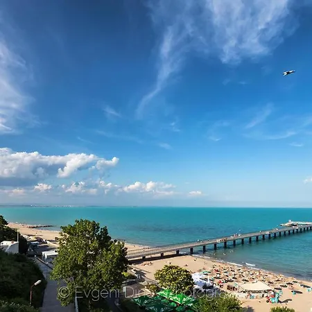 Luxury Apartments With Sea View ***** Апартаменты