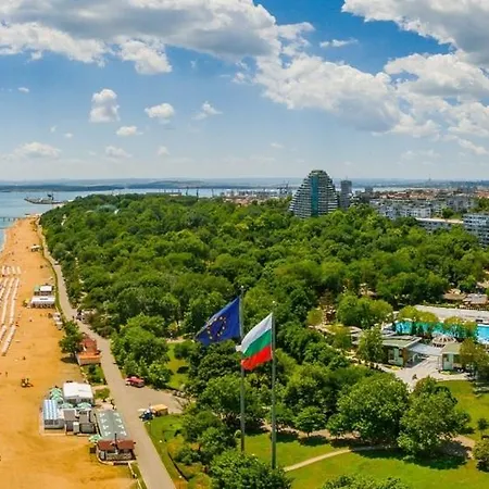 Luxury Apartments With Sea View ***** Апартаменты Бургас