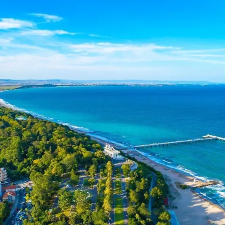 Luxury Apartments With Sea View ***** Апартаменты